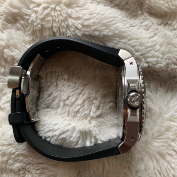 Gucci Dive Watch Quartz Mens - Picture 8 of 9